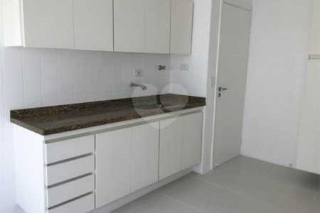 Apartamento à venda com 3 quartos, sendo 1 suíte, em Itaim Bibi, São Paulo, SP