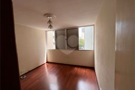 Apartamento à venda com 3 quartos, sendo 1 suíte, em Itaim Bibi, São Paulo, SP