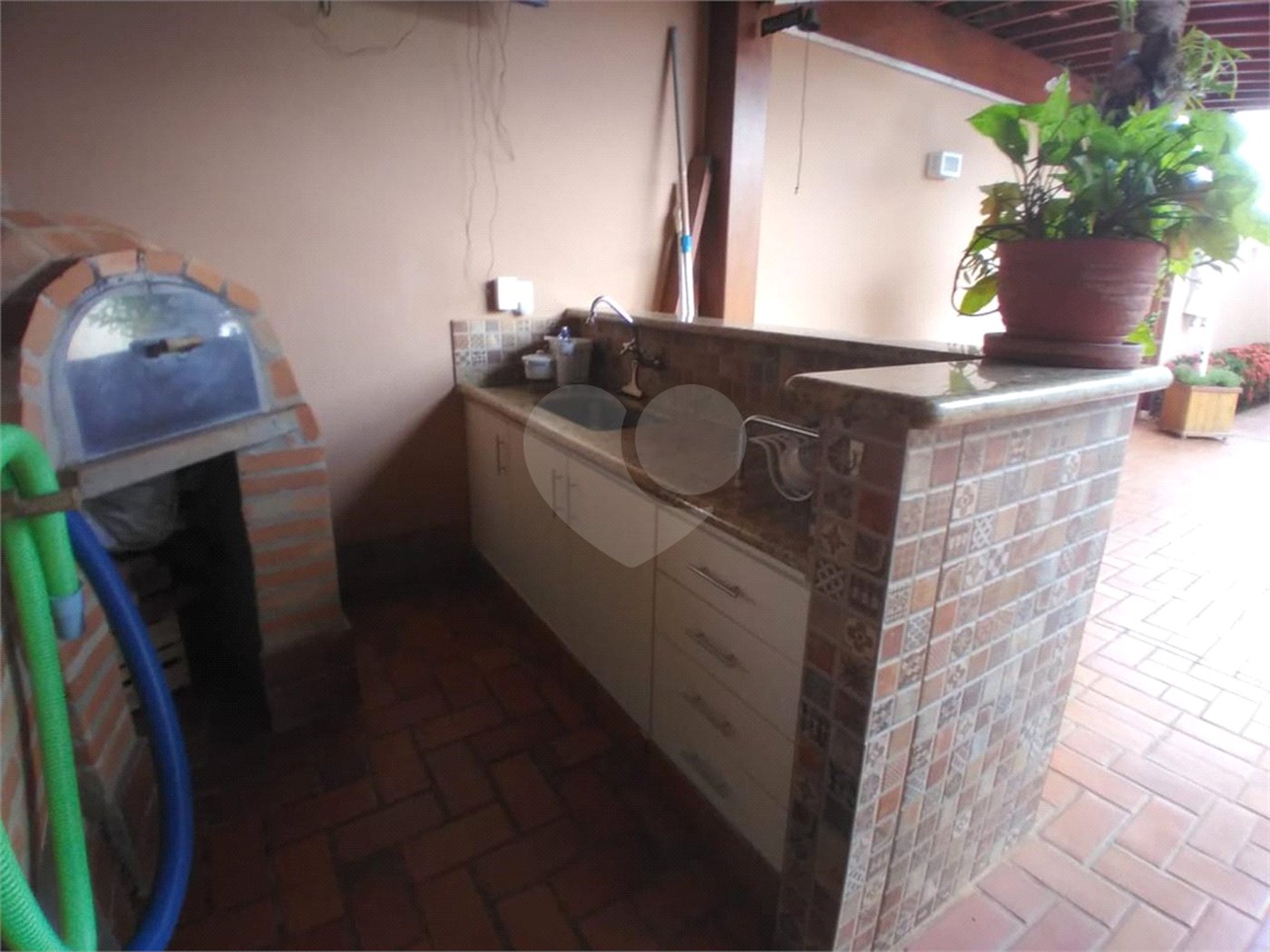 Casa à venda com 4 quartos, sendo 2 suítes, em Jardim Adalgisa, Araraquara, SP