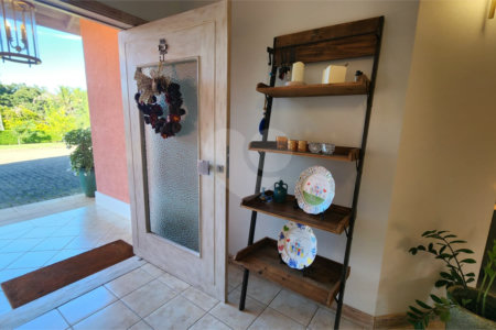 Casa à venda com 4 quartos, sendo 2 suítes, no condomínio Residencial Jardim Primavera, Louveira - SP