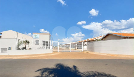 Casa à venda ou para alugar com 2 quartos no condomínio Villagio Allegro, Itapetininga - SP