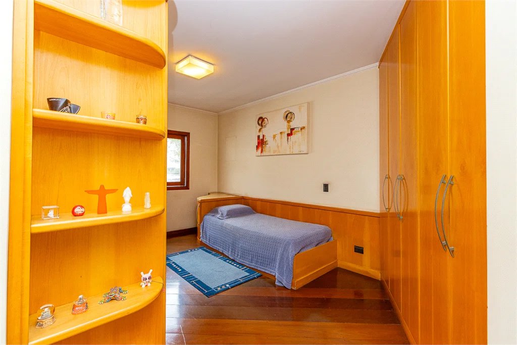 Casa à venda com 5 quartos, sendo 3 suítes, no condomínio Residencial Morumbi, São Paulo - SP