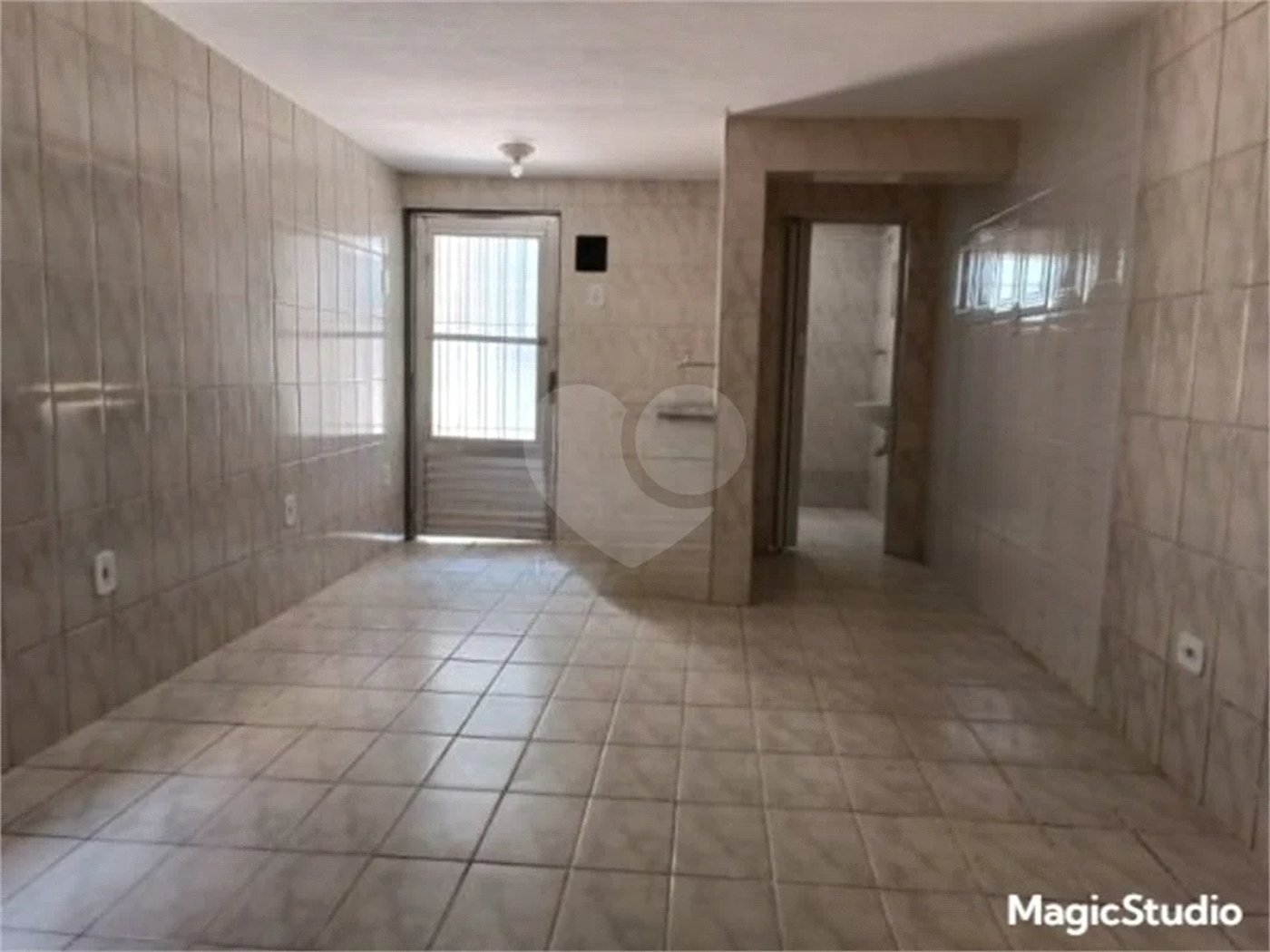 4 casas independentes em terreno de 245m² , à venda no Jardim Soares em Guainazes.