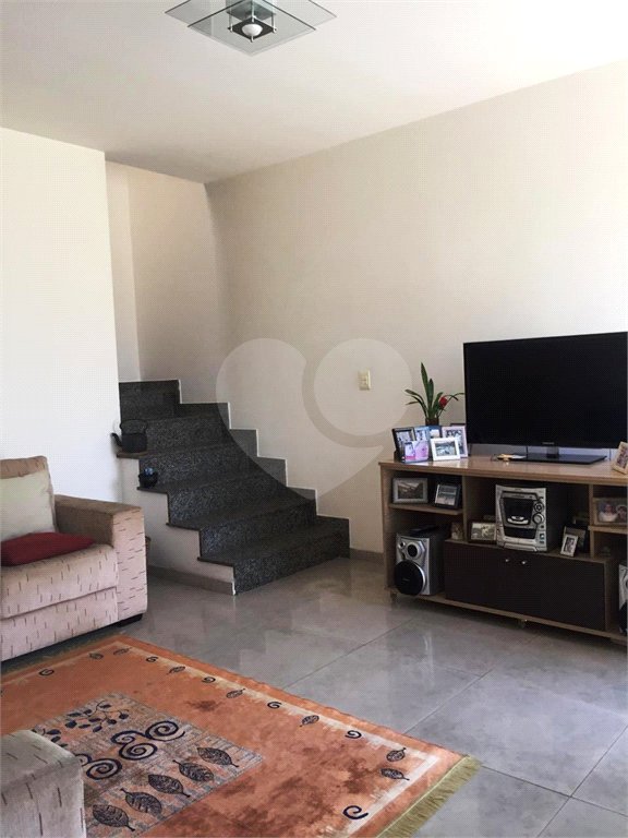 Casa à venda com 3 quartos, sendo 1 suíte, no condomínio Coelho III, São Paulo - SP