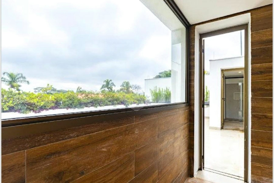 Casa à venda com 3 quartos, sendo 2 suítes, no condomínio Residencial Erika, São Paulo - SP