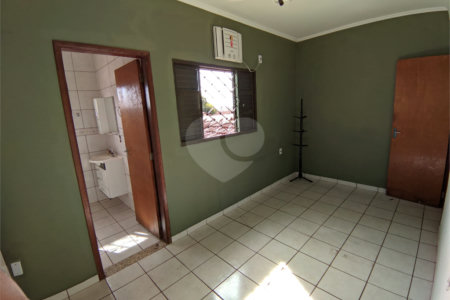 Casa à venda com 4 quartos, sendo 1 suíte, em Valentina Figueiredo, Ribeirão Preto, SP