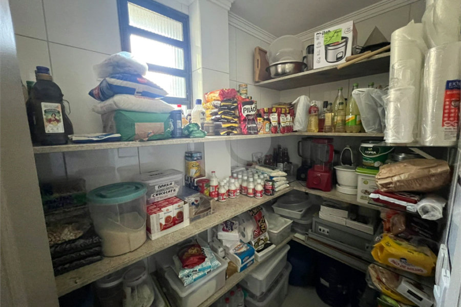 Casa à venda com 6 quartos, sendo 5 suítes, no condomínio Alpes da Cantareira, Mairiporã - SP