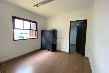 Sobrado à venda com 3 quartos, sendo 1 suíte, em Vila dos Remédios, São Paulo, SP