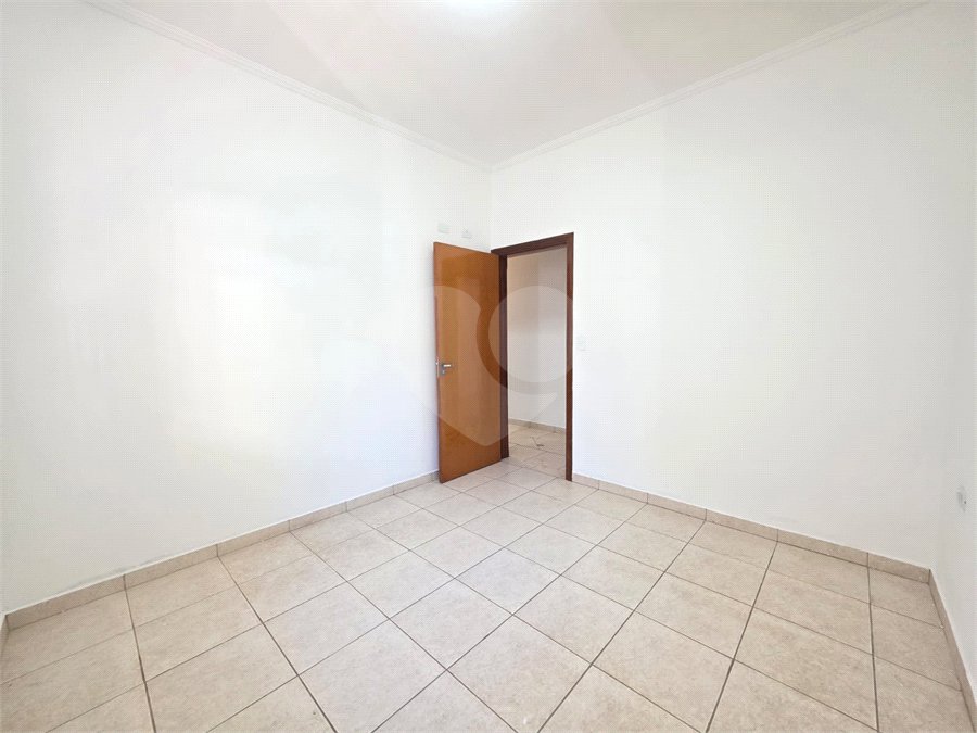 Casa à venda com 3 quartos, sendo 1 suíte, no condomínio Residencial Jardim das Palmeiras, Vinhedo - SP