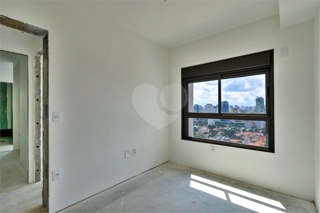 Apartamento à venda com 4 quartos, sendo 2 suítes,  em Jardim das Acácias, São Paulo, SP