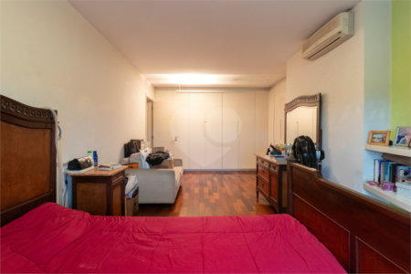 Apartamento à venda com 4 quartos, sendo 2 suítes,  em Alto de Pinheiros, São Paulo, SP