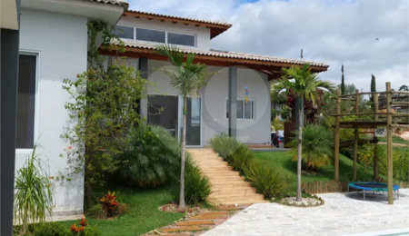 Casa à venda ou para alugar com 4 quartos, sendo 1 suíte,  no condomínio Colinas de Inhandjara, Itupeva - SP