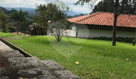 Casa à venda com 6 quartos, sendo 5 suítes,  em Roseira, Mairiporã, SP