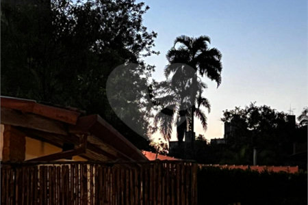 Casa à venda com 4 quartos, sendo 2 suítes, no condomínio Residencial Ypê Branco II, São Paulo - SP
