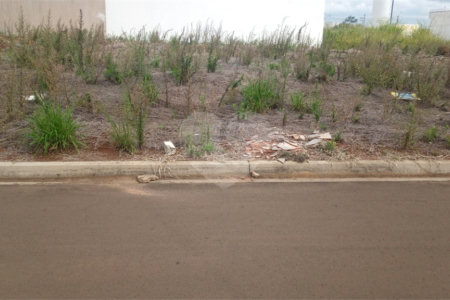 Lote no Jardim do Bosque, aceita financiamento ou aquisição de terreno e construção .