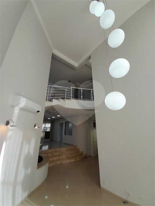 Casa à venda com 4 quartos, sendo 3 suítes, no condomínio Residencial Terras de Vinhedo, Vinhedo - SP