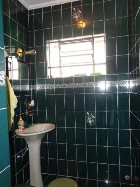 Casa à venda com 3 quartos, sendo 1 suíte, em Jardim Londrina, São Paulo, SP