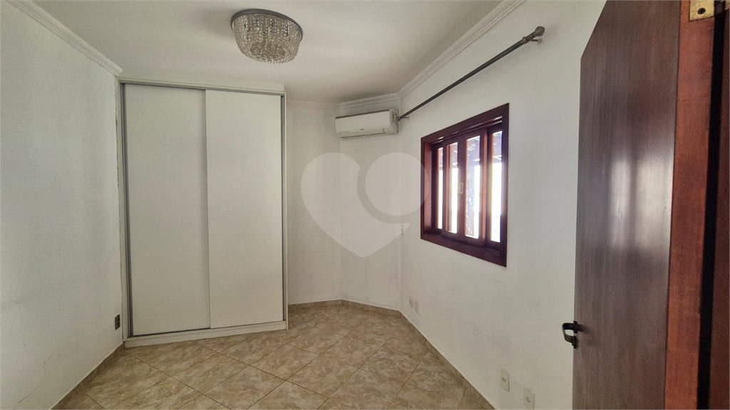 Casa à venda com 4 quartos, sendo 2 suítes, no condomínio Residencial Grape Village, Vinhedo - SP