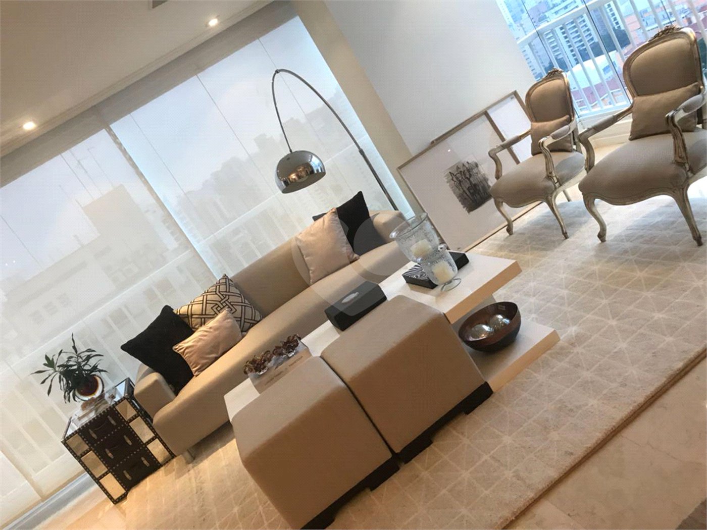 Apartamento à venda com 3 suítes em Moema, São Paulo, SP
