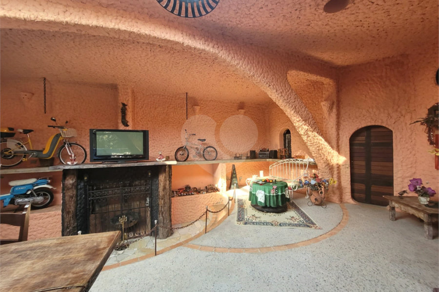 Casa à venda com 2 suítes no condomínio Associação Reserva das Hortênsias, Mairiporã - SP