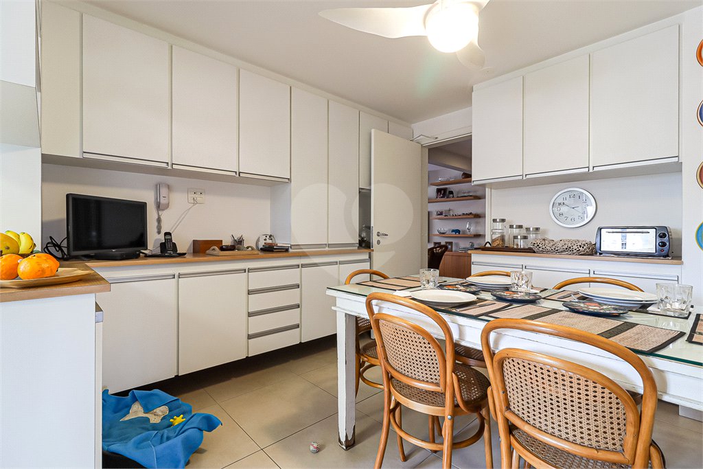 Apartamento à venda com 4 quartos, sendo 2 suítes, em Moema, São Paulo, SP