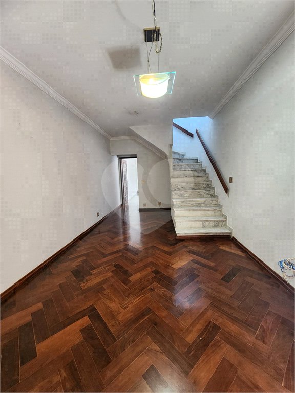Sobrado à venda com 3 quartos, sendo 1 suíte,  em Vila Constança, São Paulo, SP
