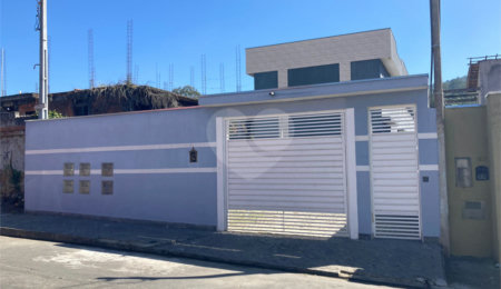 Casa à venda com 2 suítes no condomínio Villagio, Mogi das Cruzes - SP