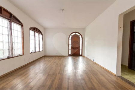 Casa à venda com 4 quartos, sendo 1 suíte, em Vila Tiradentes, São Paulo, SP