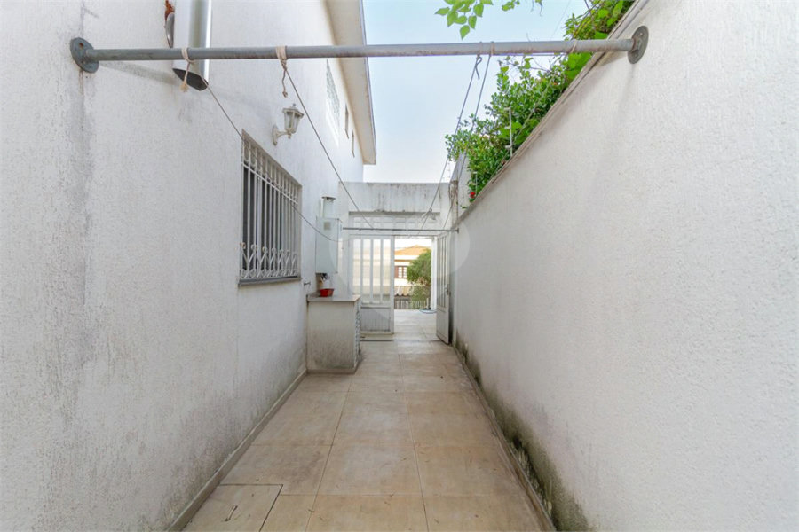 Casa Sobrado à venda com 342 m², 3 dormitórios, sendo 2 suítes, 4 vagas na Vila Mariana - São Paulo.