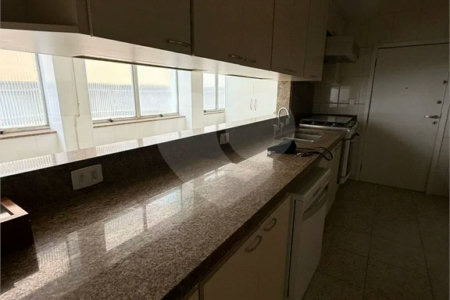 Triplex à venda ou para alugar com 3 suítes em Vila Suzana, São Paulo, SP