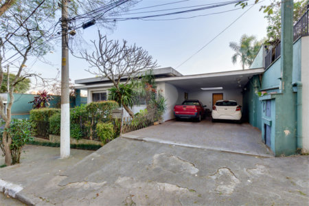Casa à venda com 5 quartos, sendo 2 suítes, em Alto da Boa Vista, São Paulo, SP