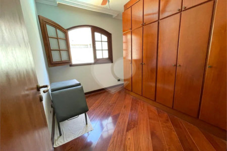 Casa à venda com 6 quartos, sendo 1 suíte, no condomínio Granja Olga I, Sorocaba - SP