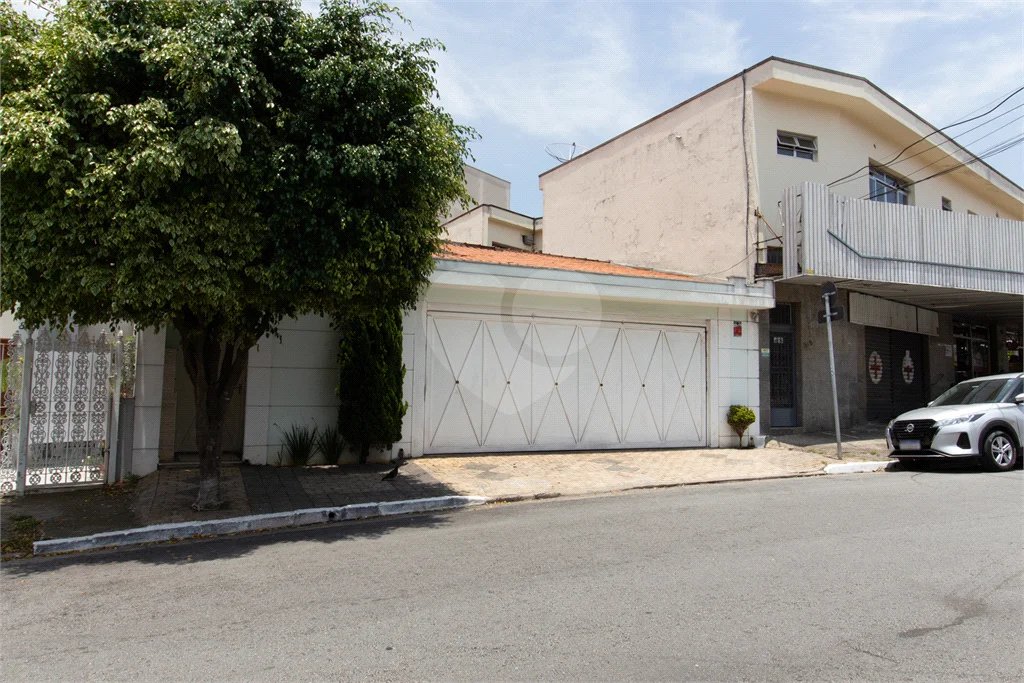 Casa Térrea a VENDA na Vila Bertioga com 3 suítes 3 vagas