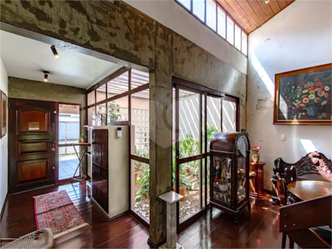 Casa para locação no Jardim da Saúde – São Paulo Imóvel amplo e elegante, com 360 m² de área construída em terreno de 400 m²