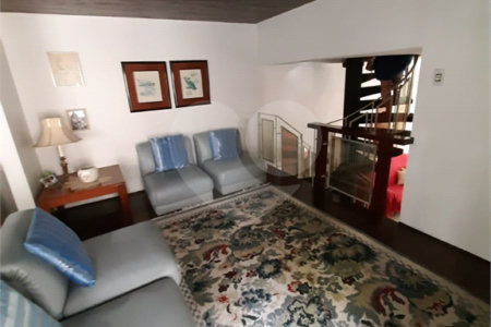 Sobrado à venda com 3 quartos, sendo 1 suíte, em Bosque da Saúde, São Paulo, SP