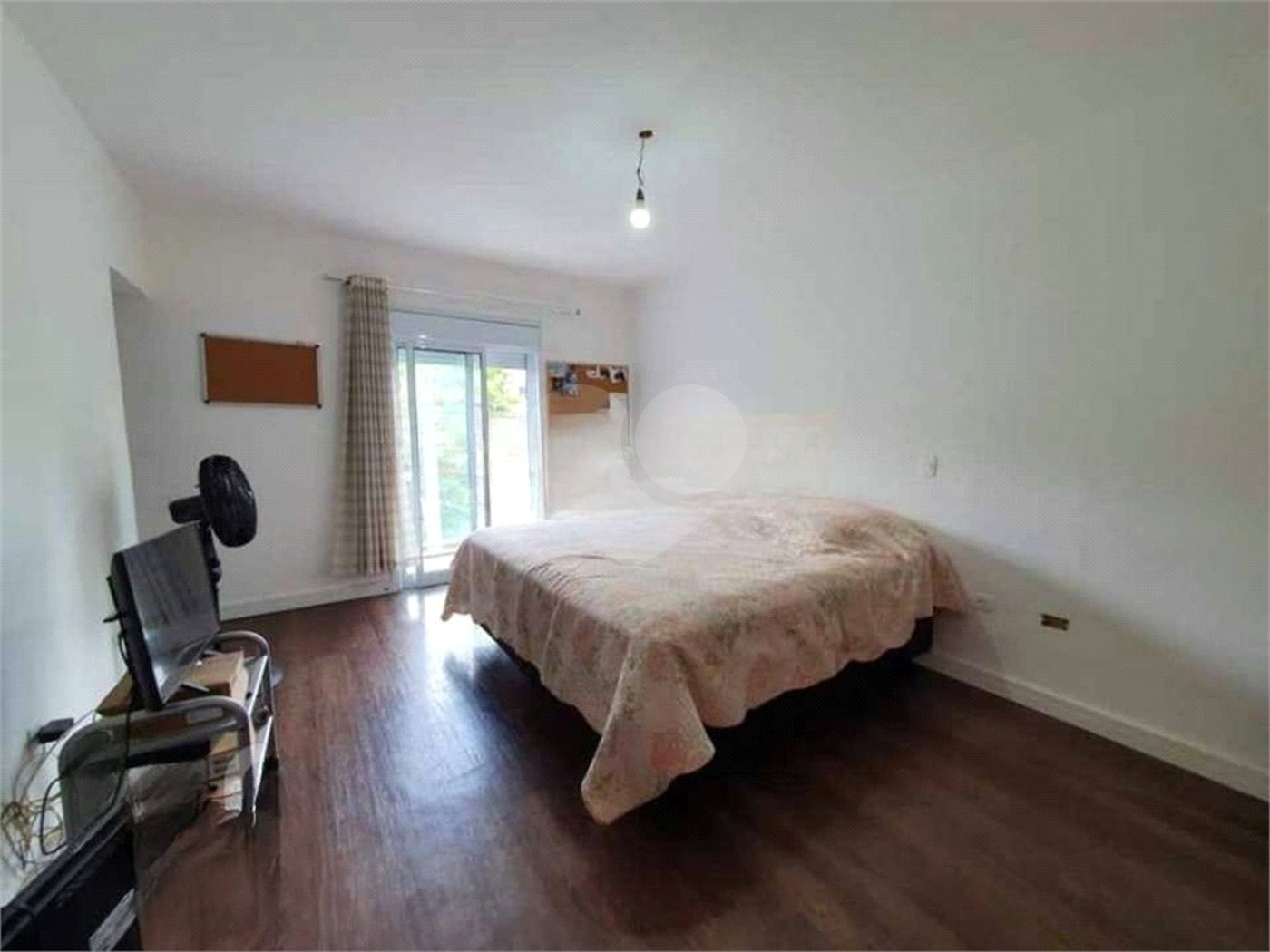 Sobrado à venda com 4 quartos, sendo 3 suítes, em Tremembé, São Paulo, SP