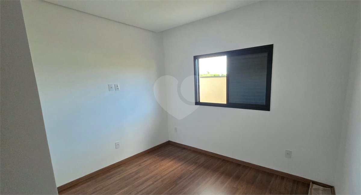 Casa à venda com 2 quartos, sendo 1 suíte, no condomínio Tivolli, Itapetininga - SP