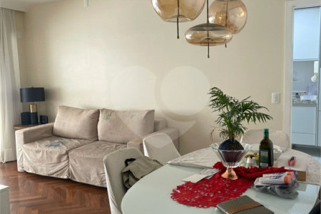 Apartamento à venda com 3 quartos, sendo 1 suíte, em Aclimação, São Paulo, SP