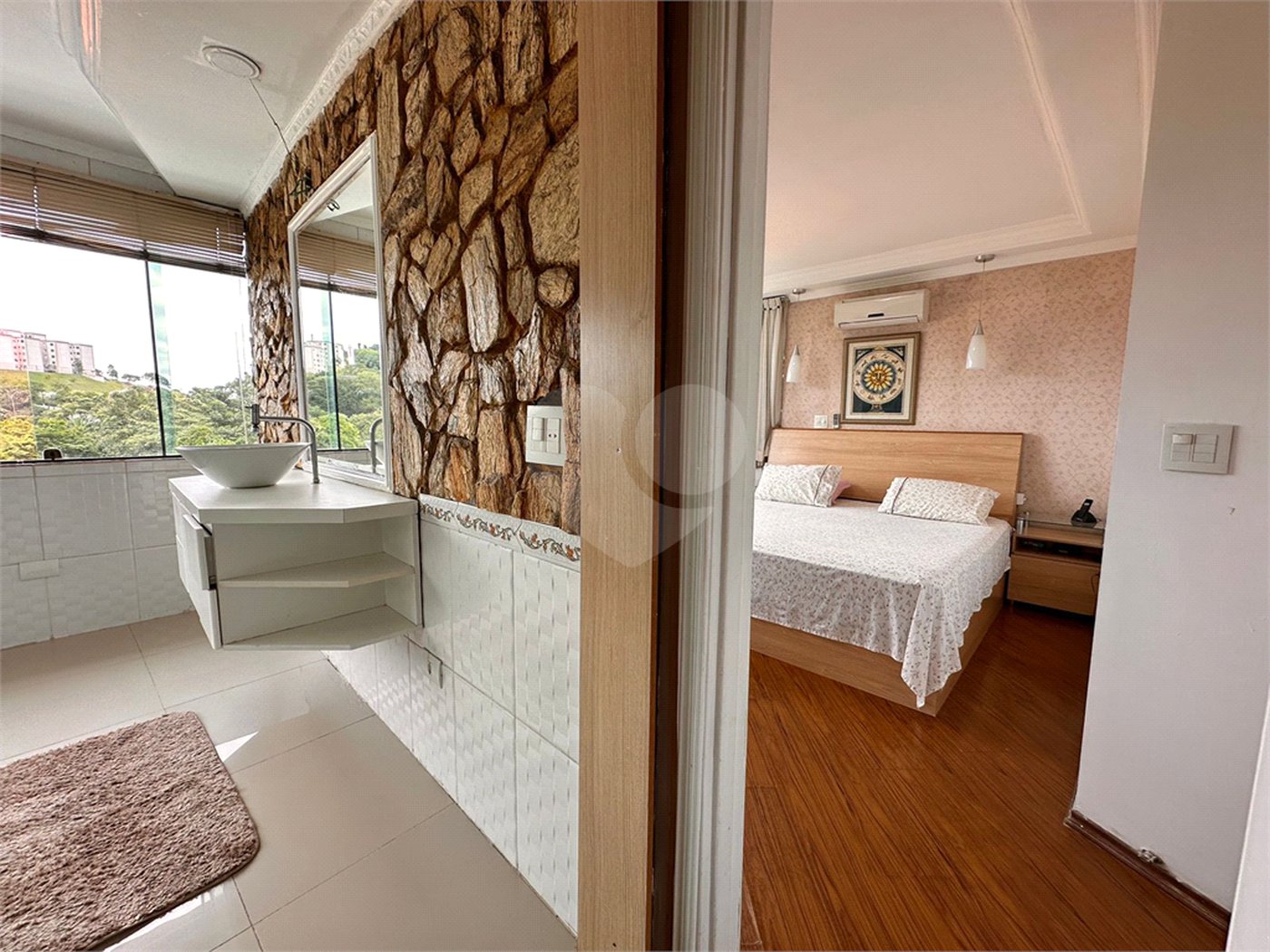 Casa à venda com 5 quartos, sendo 3 suítes, no condomínio Jd Itatinga, São Paulo - SP