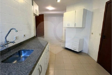 Apartamento à venda com 3 quartos, sendo 2 suítes, em Moema, São Paulo, SP