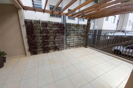 Apartamento no Condomínio Mont Vernon .