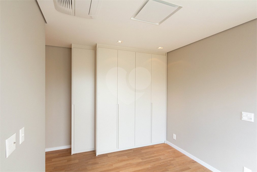 Apartamento à venda ou para alugar com 3 suítes em Moema, São Paulo, SP