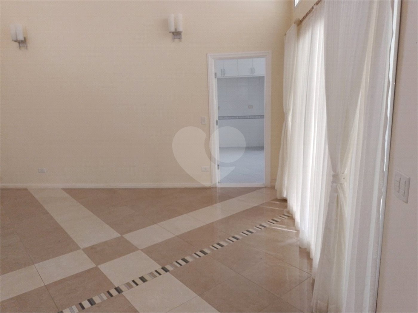 Casa à venda com 4 quartos, sendo 2 suítes,  em Vila Santista, Atibaia, SP