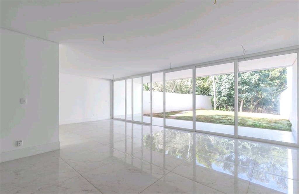 Casa à venda com 4 suítes no condomínio Hípica Garden, São Paulo - SP