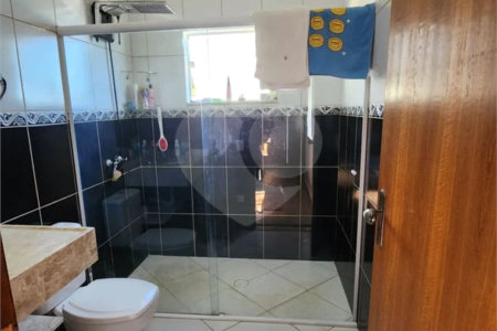 CASA EM CONDOMÍNIO FECHADO COM 220M² Área Construída e 1500m² de Area Total com 4 Suítes. Cond Village de Atibaia - Atibaia -Sp