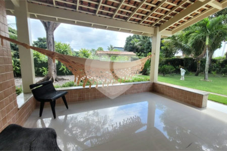 Casa à venda com 4 quartos, sendo 2 suítes, no Centro, Santa Cruz Cabrália, BA