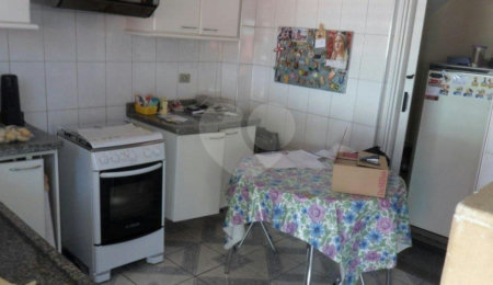 Sobrado à venda com 3 quartos, sendo 1 suíte,  em Vila Irmãos Arnoni, São Paulo, SP