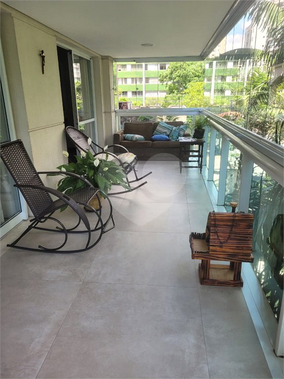 Apartamento à venda com 3 quartos, sendo 2 suítes, em Vila Uberabinha, São Paulo, SP