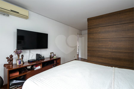 Casa à venda com 5 quartos, sendo 4 suítes, no condomínio Villa de Monterey, São Paulo - SP