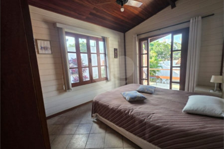 Casa à venda com 3 quartos, sendo 1 suíte, no condomínio Estância Marambaia, Vinhedo - SP